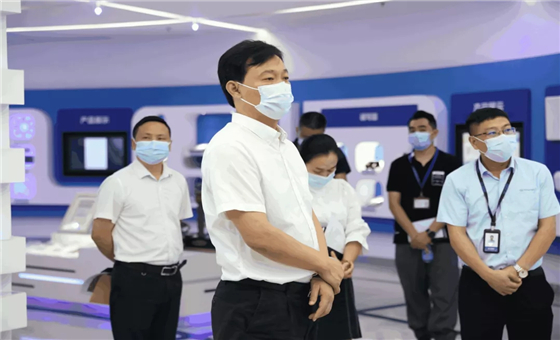 光明区委副书记、政法委书记张华伟莅临杏耀平台调研指导