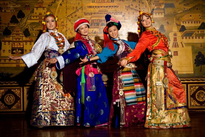 卫藏,安多,康巴藏族服饰的差异,你真的懂么?